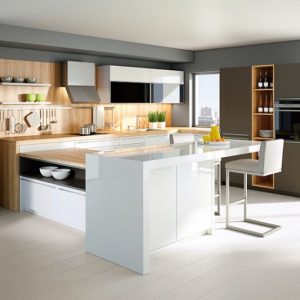 rodrix-küchenstudio-showroom-küche-dan-naturholz-weiß-kombi-U-form-glänzend-offen
