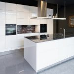 rodrix-küchenstudio-showroom-küche-weiß-lack-modern