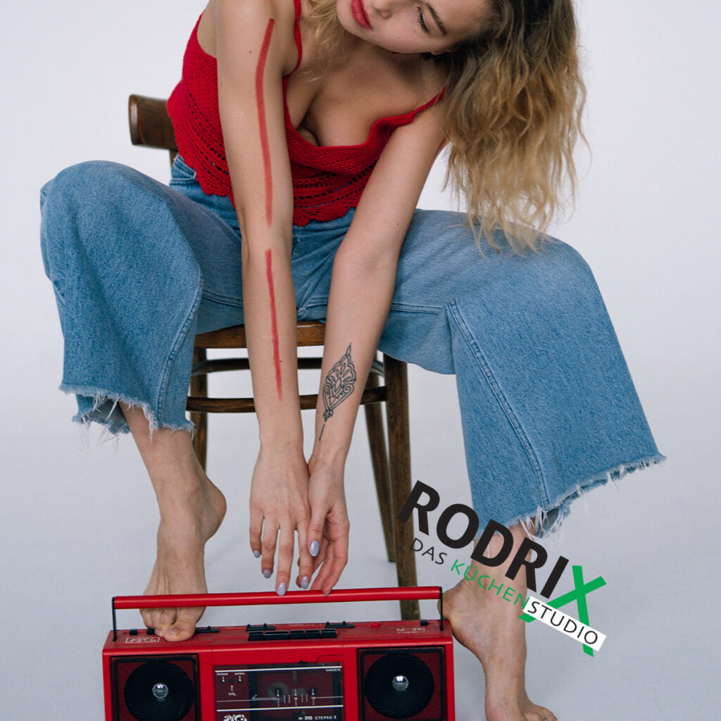 rodrix-dankuechen-radio-spot-frau-mit-radio